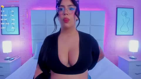 Snapshot of chloe_parker_ chatting on June 20, 3:53 am cloe online show from June 20, 3:53 am