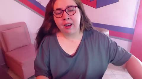 chloe_prg online show from December 20, 1:00 pm