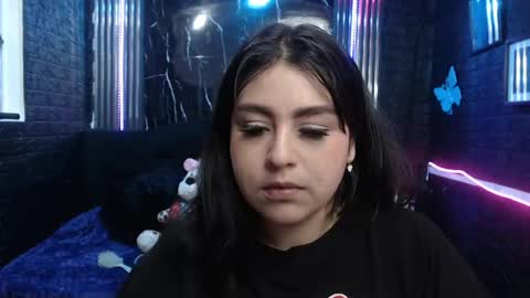 Snapshot of chloe_smith5 chatting on June 11, 1:42 pm chloe_smith5 online show from June 11, 1:42 pm