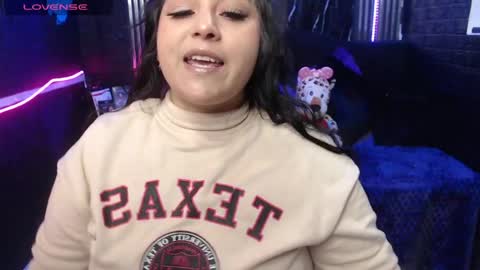 Snapshot of chloe_smith5 chatting on July 10, 1:47 pm chloe_smith5 online show from July 10, 1:47 pm