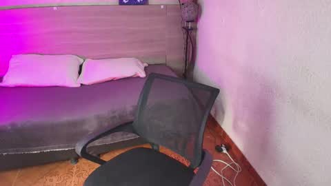 Snapshot of chloe_stark_ chatting on May 20, 12:22 pm chloe_stark_ online show from May 20, 12:22 pm