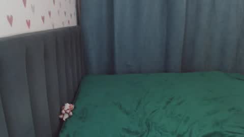 Chloe online show from October 10, 7:35 pm