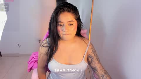 chloe_t2 online show from June 5, 1:23 am