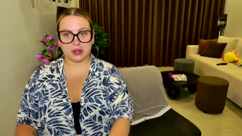 Eva and Sandra online show from April 15, 8:09 pm