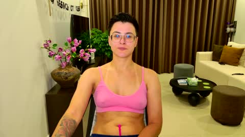 Eva and Sandra online show from May 5, 9:01 pm