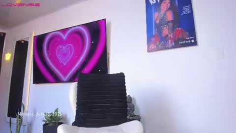 Snapshot of chloebigcockxx chatting on July 13, 6:00 pm Im Chloe independent account online show from July 13, 6:00 pm