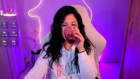 Snapshot of chloebum_ chatting on March 28, 11:10 am Chloe online show from March 28, 11:10 am