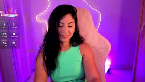 Snapshot of chloebum_ chatting on April 13, 11:05 am Chloe online show from April 13, 11:05 am