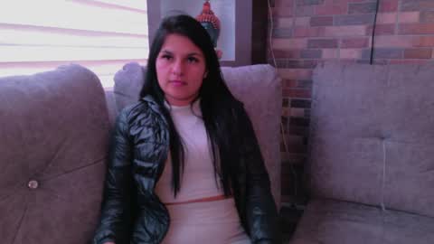 chloee_as_ online show from June 6, 2:11 pm