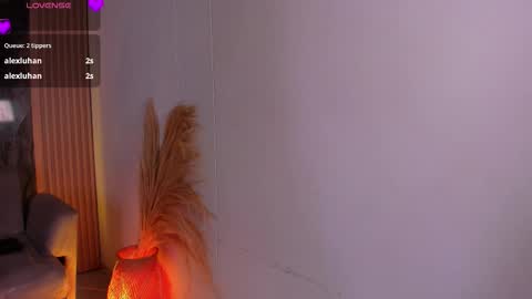 chloegils online show from October 25, 12:45 pm