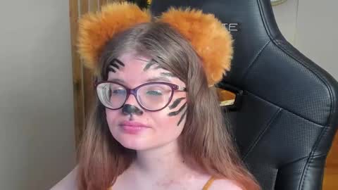 ChloeHalses online show from February 10, 6:45 pm