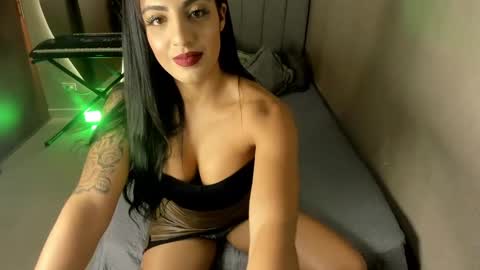 Laura  independent model online show from December 21, 11:34 pm