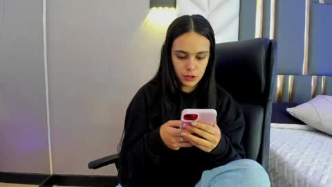 Snapshot of chloeharper_ chatting on June 5, 1:50 pm Chloe Harper online show from June 5, 1:50 pm