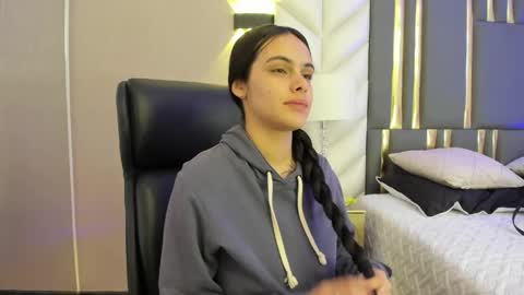 Snapshot of chloeharper_ chatting on June 8, 11:43 am Chloe Harper online show from June 8, 11:43 am