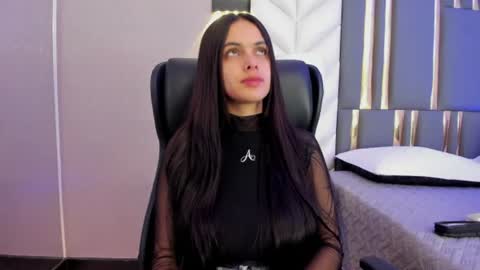 Snapshot of chloeharper_ chatting on June 14, 12:18 pm Chloe Harper online show from June 14, 12:18 pm