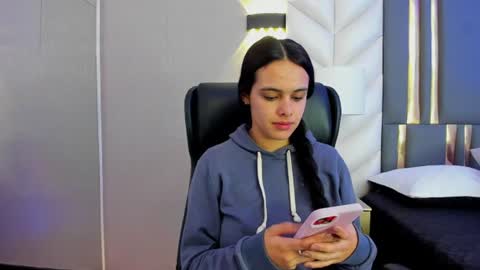 Snapshot of chloeharper_ chatting on June 25, 11:48 am Chloe Harper online show from June 25, 11:48 am