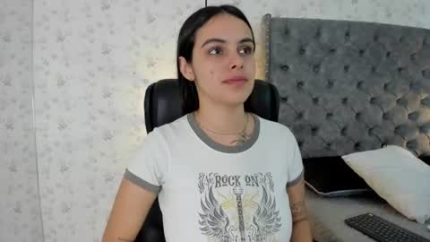 Snapshot of chloeharper_ chatting on July 18, 3:05 pm Chloe Harper online show from July 18, 3:05 pm