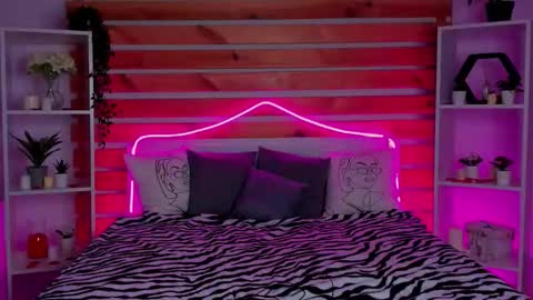 Chloe online show from December 4, 1:15 am