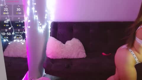 chloelopez_ online show from December 11, 1:05 am