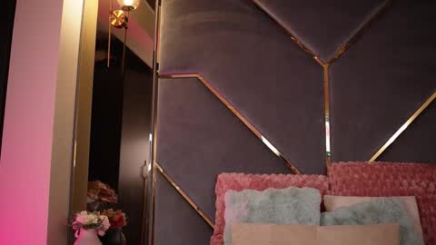 chloemin_ online show from February 5, 9:14 am