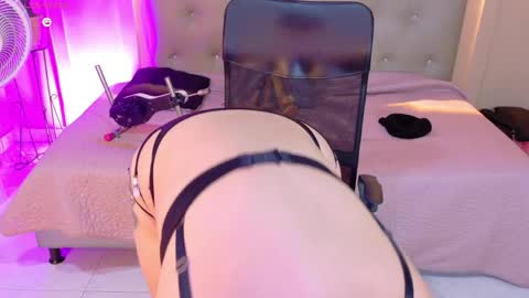 Snapshot of chloerossee chatting on April 21, 1:42 am Chloe rosse online show from April 21, 1:42 am
