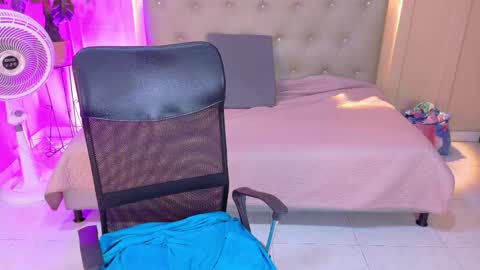 Snapshot of chloerossee chatting on April 23, 1:40 am Chloe rosse online show from April 23, 1:40 am