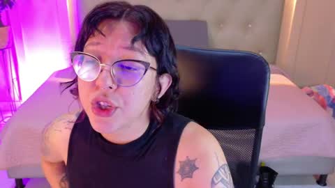 Snapshot of chloerossee chatting on April 24, 1:30 am Chloe rosse online show from April 24, 1:30 am