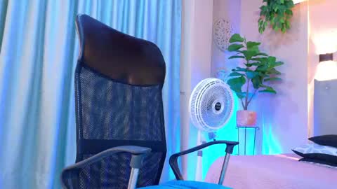 Snapshot of chloerossee chatting on May 1, 1:21 am Chloe rosse online show from May 1, 1:21 am