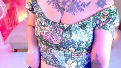 Snapshot of chloerossee chatting on May 5, 1:35 am Chloe rosse online show from May 5, 1:35 am
