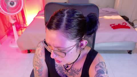 Snapshot of chloerossee chatting on May 15, 10:50 pm Chloe rosse online show from May 15, 10:50 pm