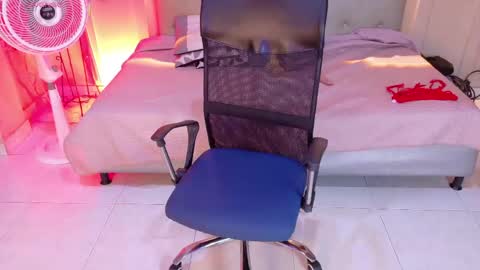 Snapshot of chloerossee chatting on May 15, 11:34 pm Chloe rosse online show from May 15, 11:34 pm