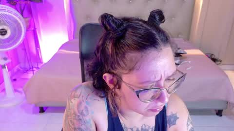 Snapshot of chloerossee chatting on May 21, 1:34 am Chloe rosse online show from May 21, 1:34 am
