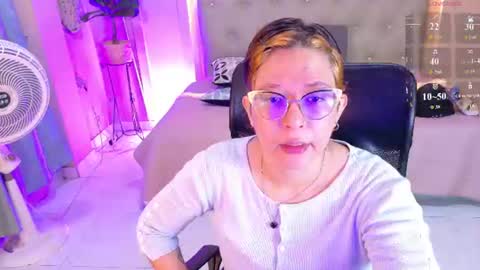 Snapshot of chloerossee chatting on July 2, 1:06 pm Chloe rosse online show from July 2, 1:06 pm