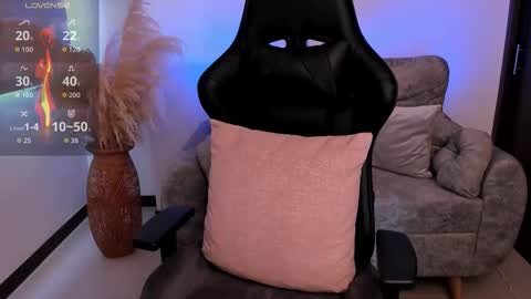 Laura online show from March 9, 4:00 pm