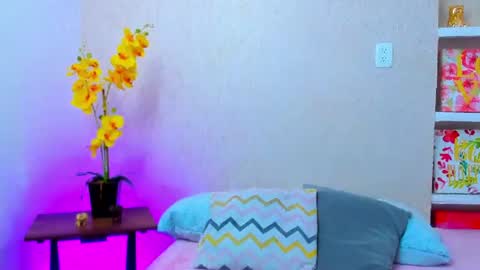 Chloe  online show from July 16, 7:20 pm