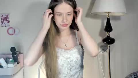 Snapshot of chloesweetbby chatting on March 30, 9:32 am chloesweetbby online show from March 30, 9:32 am