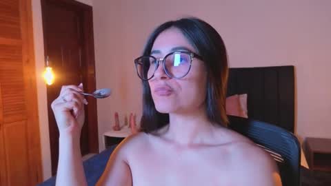 ChloeTurner  online show from February 27, 9:37 pm