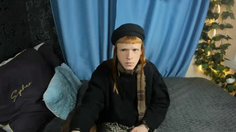 Chloe online show from December 18, 1:28 pm