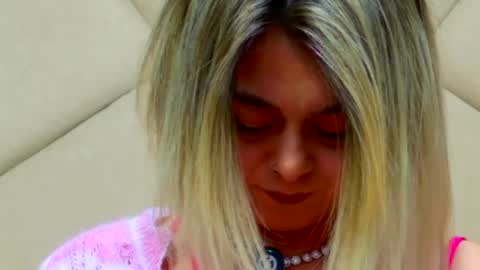 Snapshot of chloevee chatting on May 20, 5:35 am Chloe Vee online show from May 20, 5:35 am