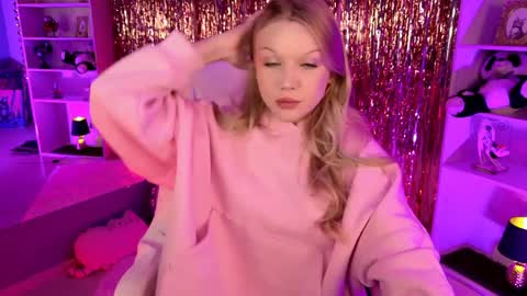 ChloeWight online show from March 26, 11:27 am