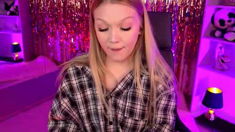 ChloeWight online show from March 27, 4:18 pm