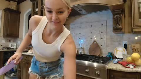 Chloe Babe online show from July 12, 4:47 am