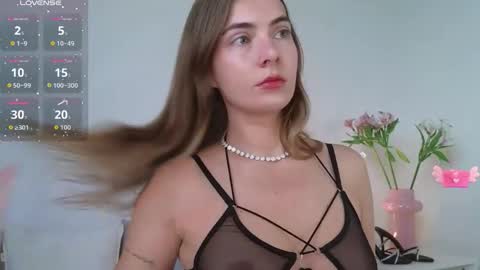 chloi_hes online show from September 16, 9:43 am