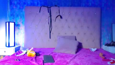 chlooe_zoe online show from February 13, 12:13 am