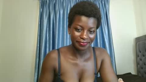 Snapshot of chocolate_iva chatting on October 3, 10:23 am Iva online show from October 3, 10:23 am