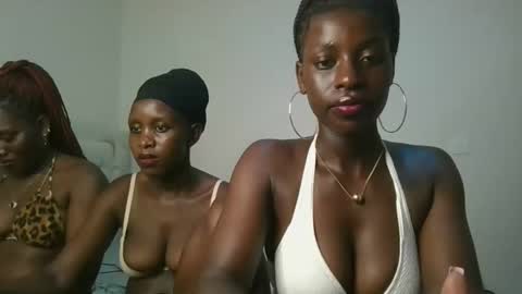 Snapshot of chocolate_iva chatting on October 16, 7:04 pm Iva online show from October 16, 7:04 pm