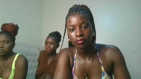 Snapshot of chocolate_iva chatting on October 17, 9:06 pm Iva online show from October 17, 9:06 pm