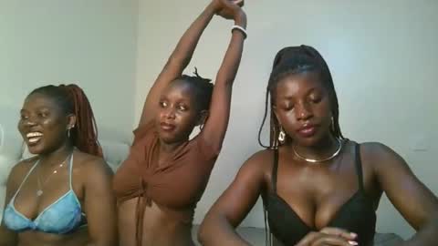 Snapshot of chocolate_iva chatting on October 18, 9:26 pm Iva online show from October 18, 9:26 pm