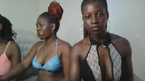 Snapshot of chocolate_iva chatting on October 19, 9:32 am Iva online show from October 19, 9:32 am