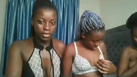 Snapshot of chocolate_iva chatting on November 2, 5:21 am Iva online show from November 2, 5:21 am